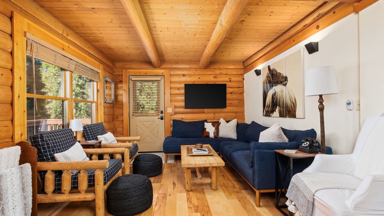 Photo of Livingroom in Shaver Lake