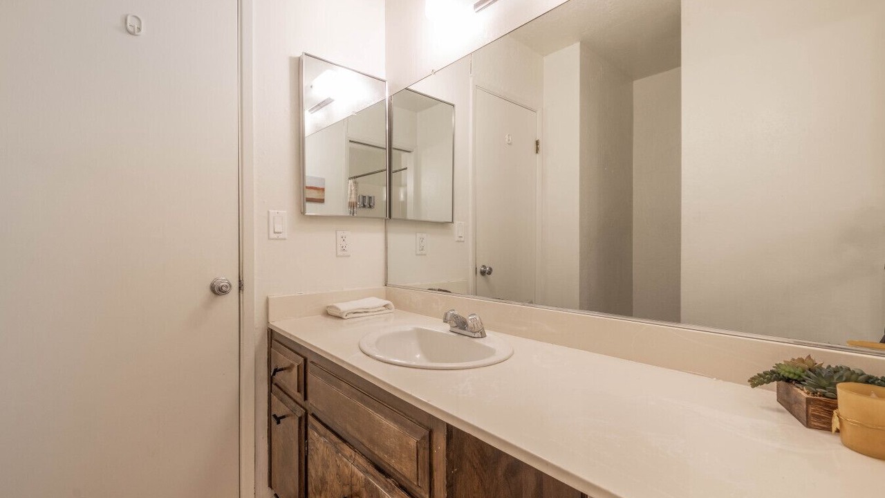 Photo of Bathroom in Summit Estates