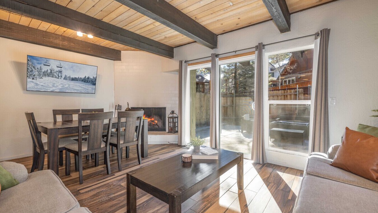 Photo of Livingroom in Summit Estates