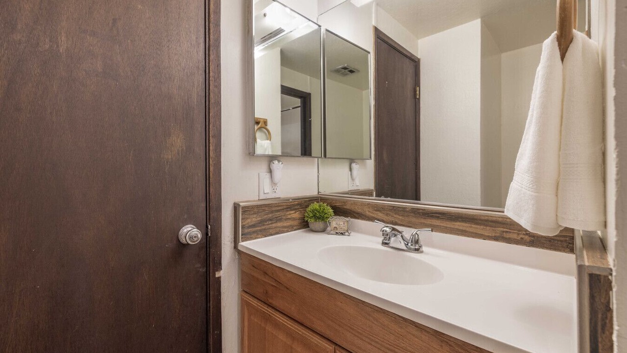 Photo of Bathroom in Summit Estates