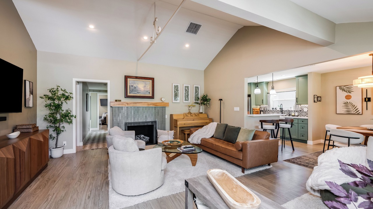 Photo of Livingroom in Studio City