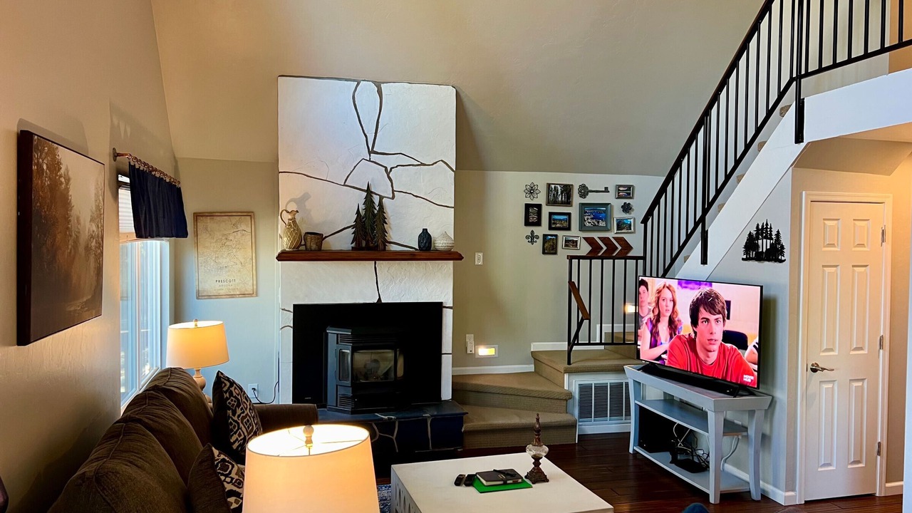 Photo of Livingroom in Highland Pines