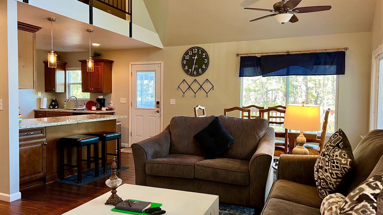 Photo of Livingroom in Highland Pines