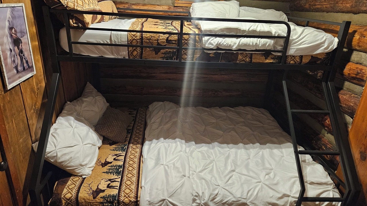 Photo of Bedroom in Mountain Club