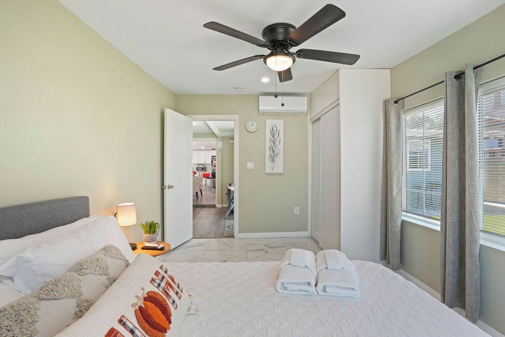 Photo of Bedroom in Midway City