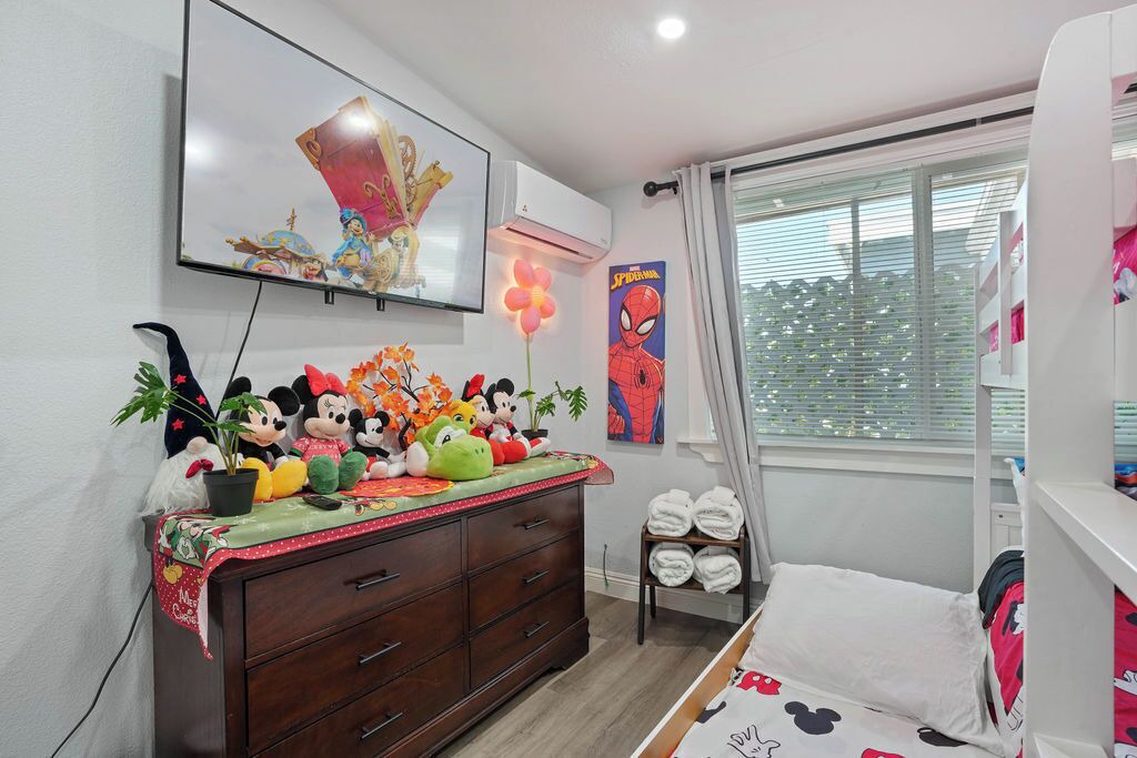 Photo of Bedroom in Midway City