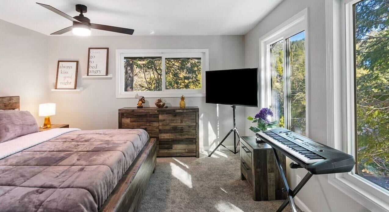 Photo of Bedroom in Crestline