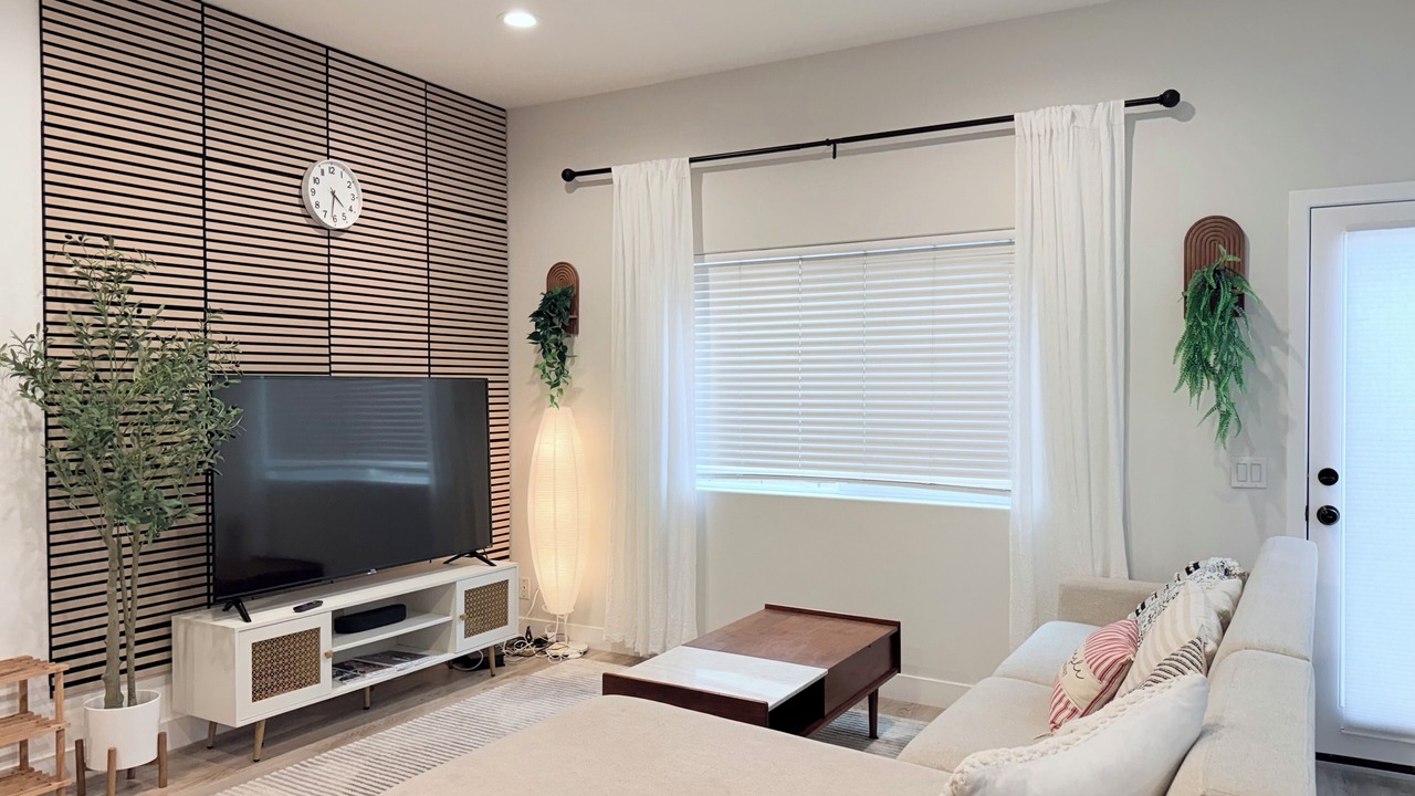 Photo of Livingroom in Midway City