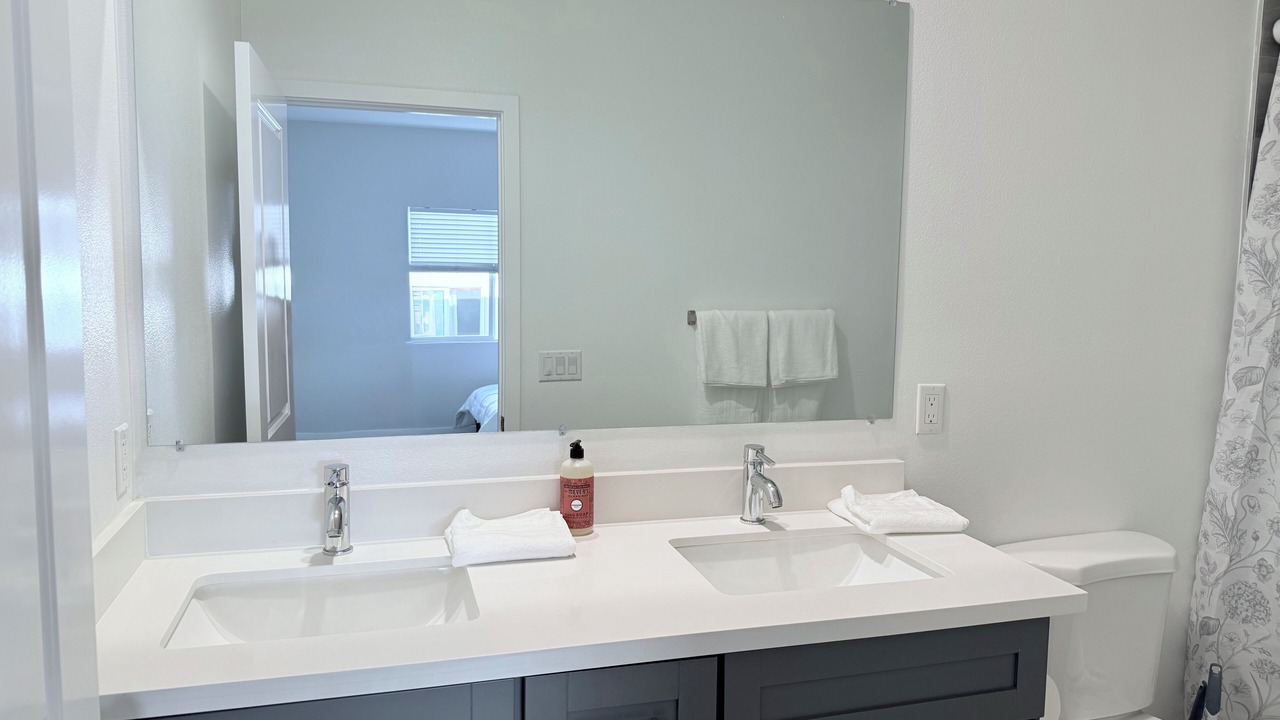Photo of Bathroom in Midway City