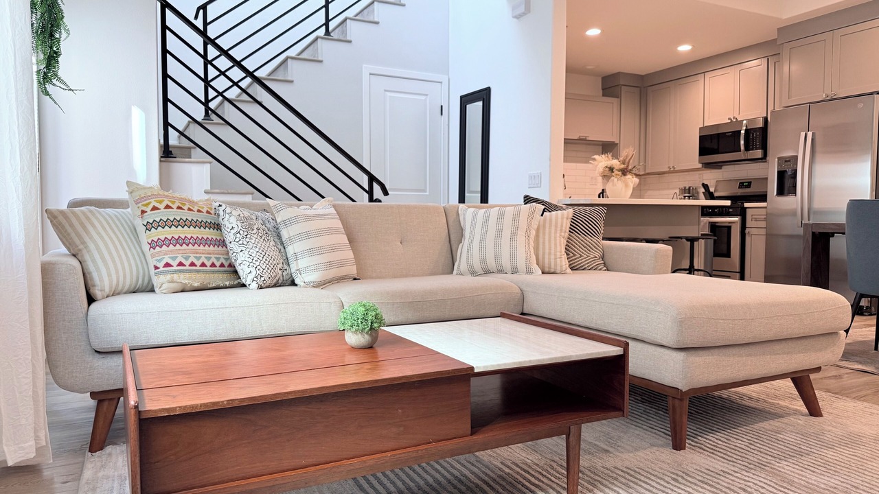 Photo of Livingroom in Midway City