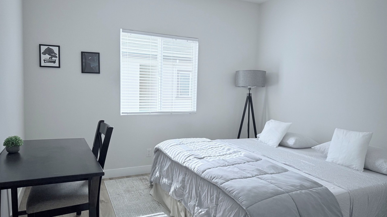 Photo of Bedroom in Midway City