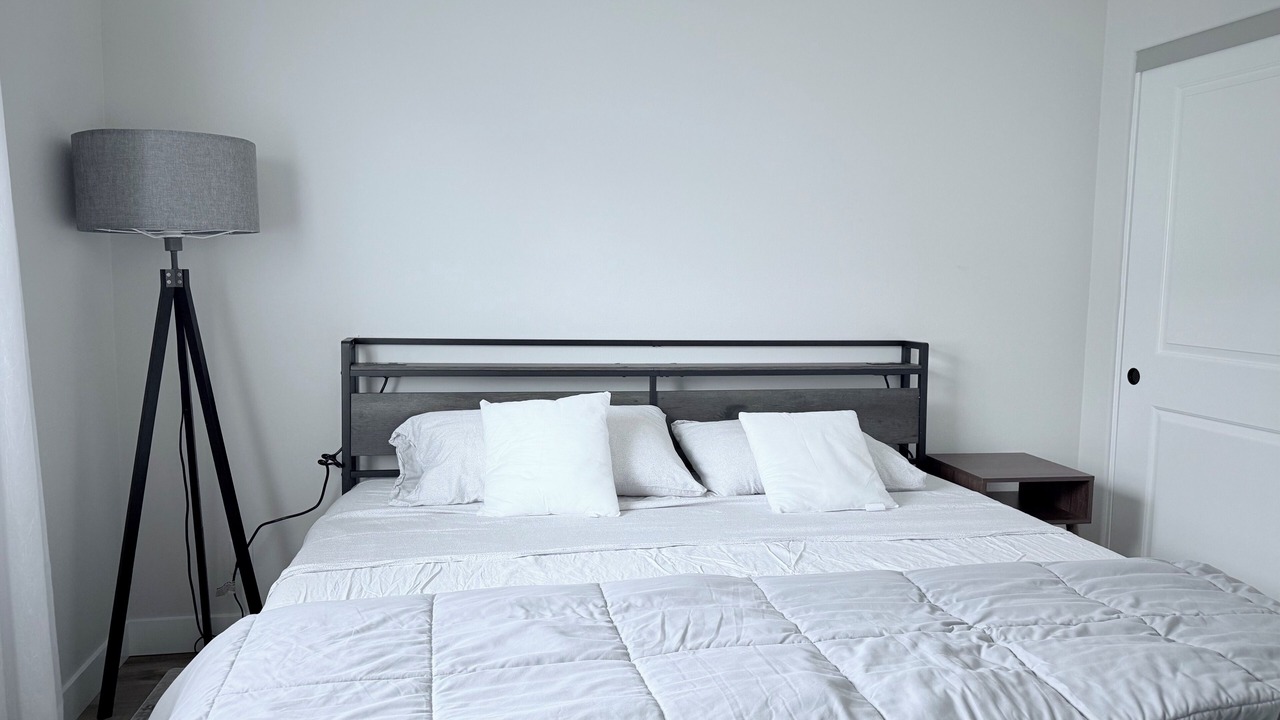 Photo of Bedroom in Midway City