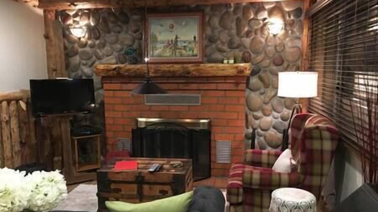 Photo of Livingroom in Crestline