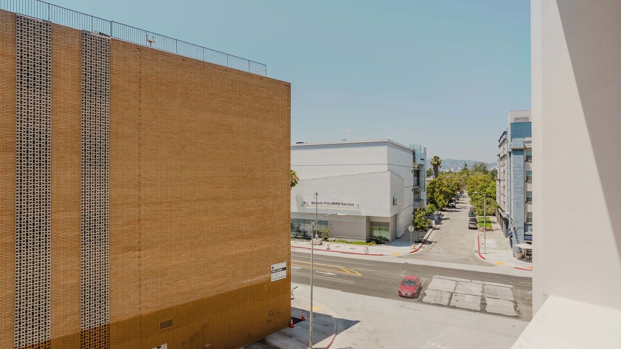 Photo of Outdoor in Mid-Wilshire