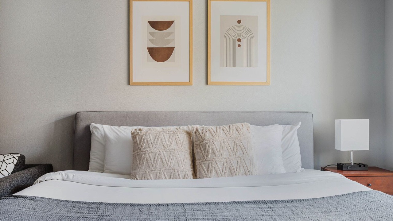Photo of Bedroom in Mid-Wilshire