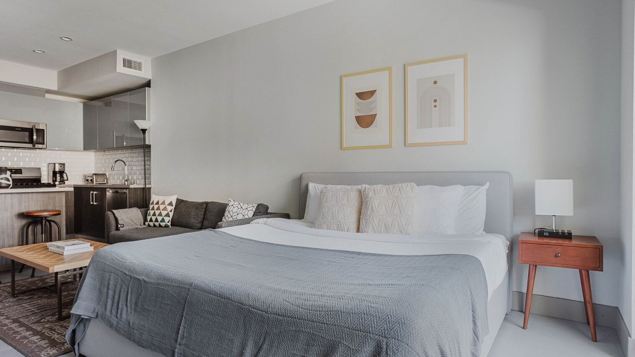 Photo of Bedroom in Mid-Wilshire