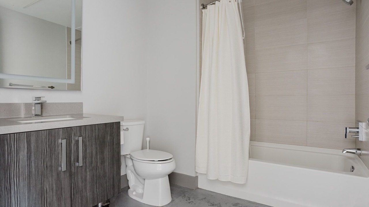 Photo of Bathroom in Mid-Wilshire
