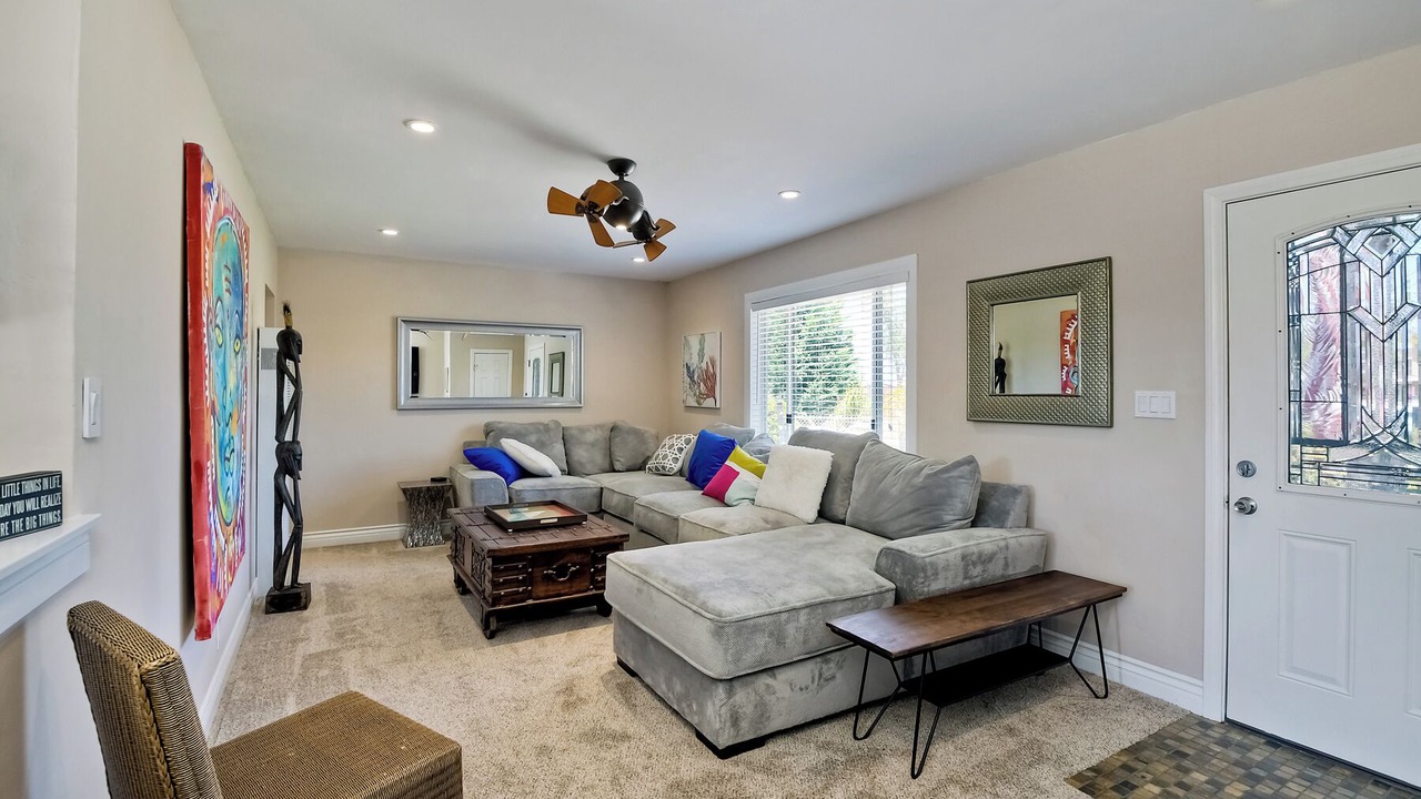 Photo of Livingroom in East Side Capistrano