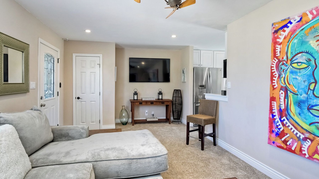 Photo of Livingroom in East Side Capistrano