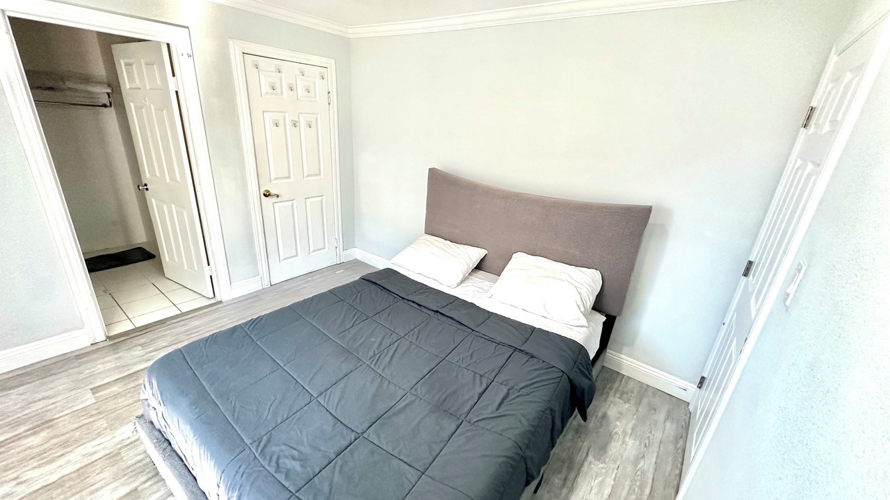 Photo of Bedroom in Burbank