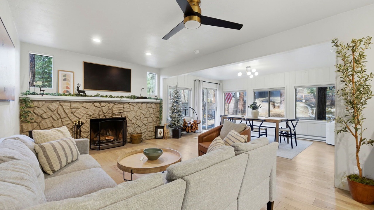 Photo of Livingroom in Groom Creek
