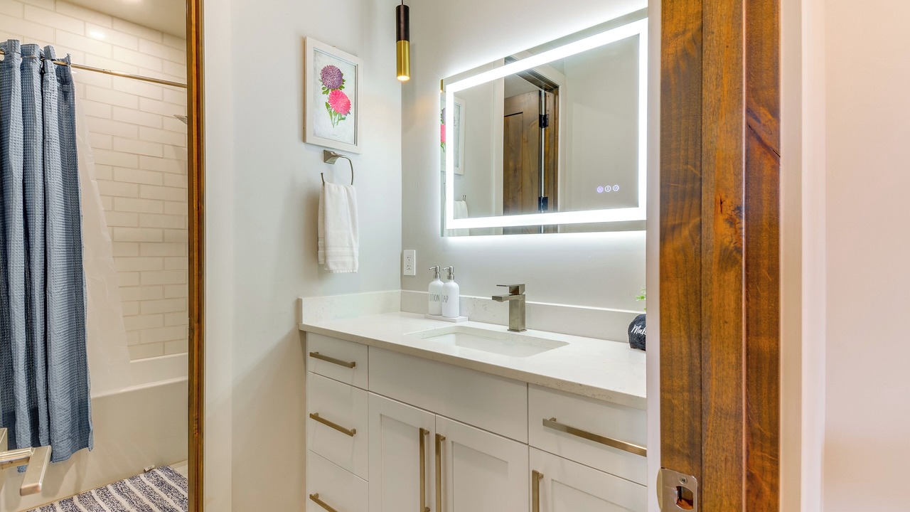 Photo of Bathroom in Lynx Mountain View Estates