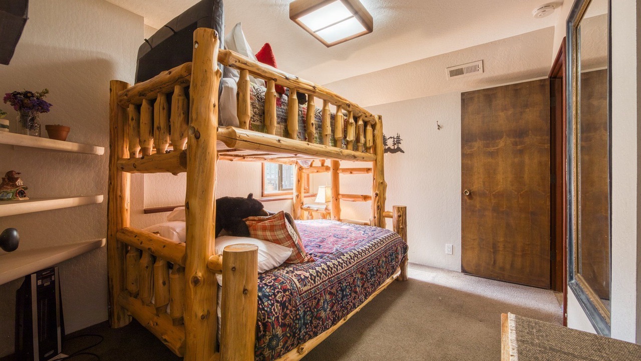 Photo of Bedroom in Alpine Meadows