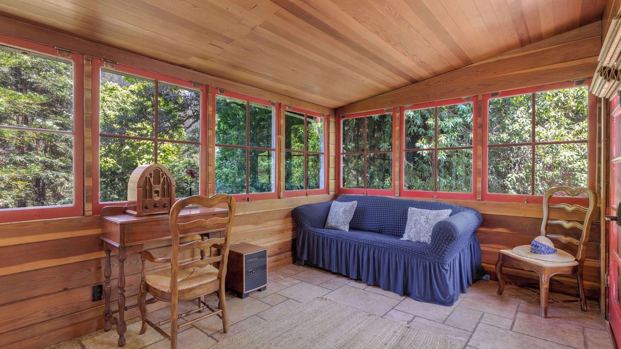 Photo of Livingroom in Guerneville