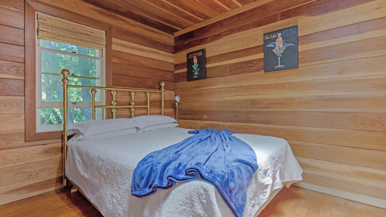 Photo of Bedroom in Guerneville