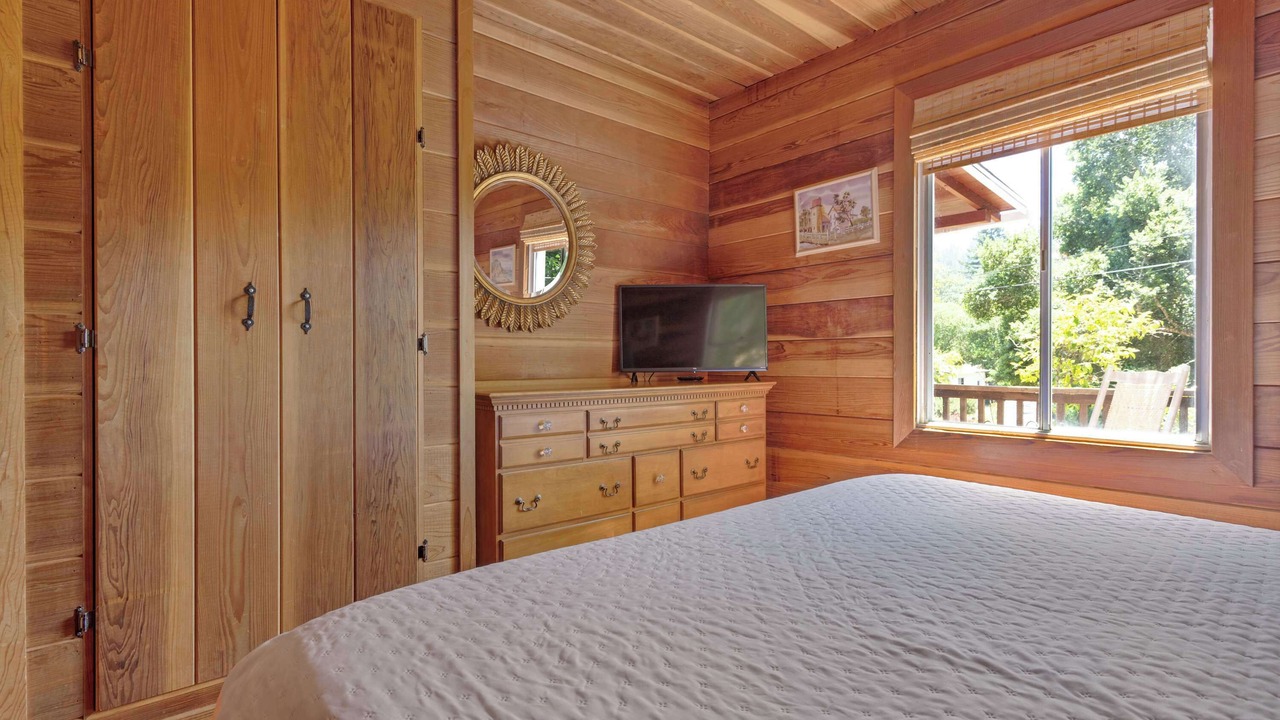 Photo of Bedroom in Guerneville