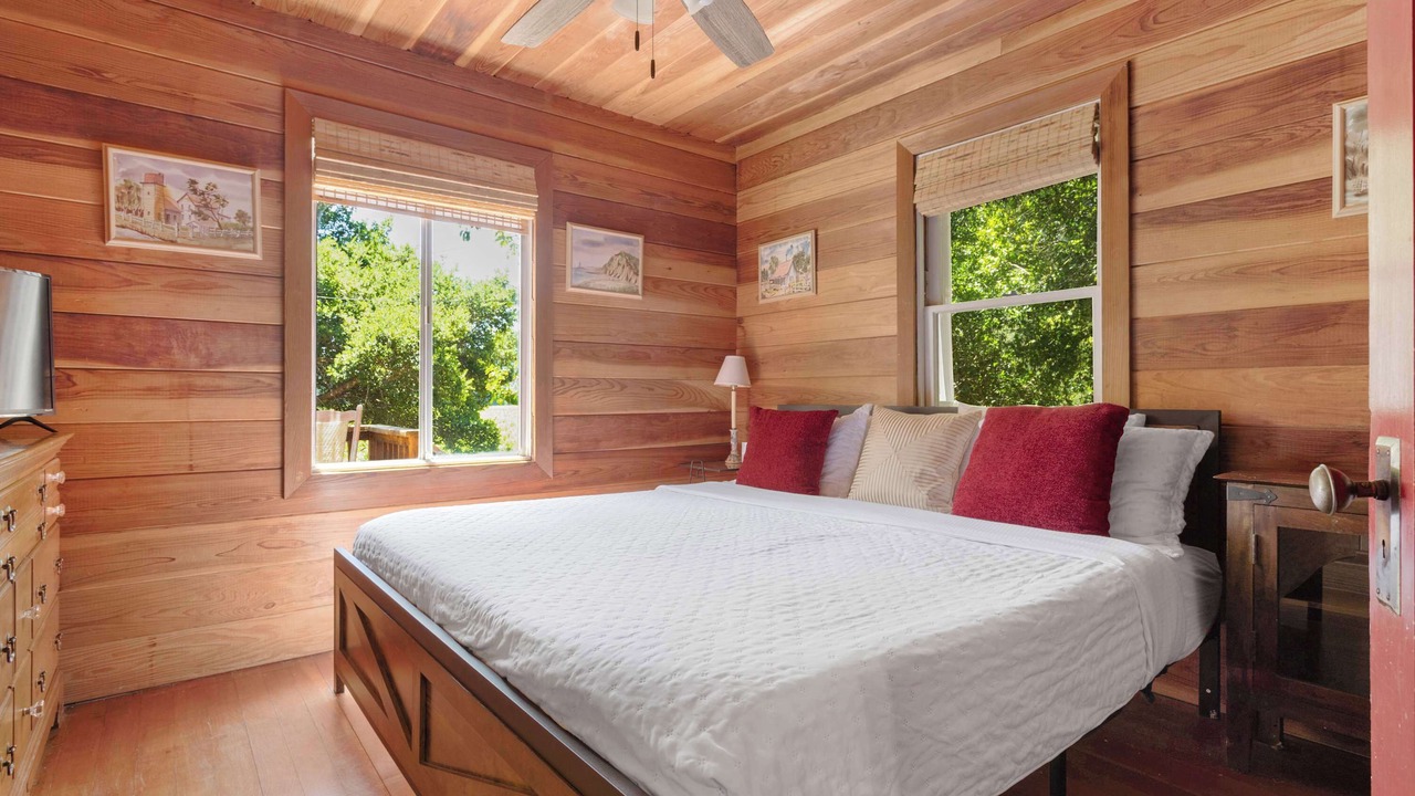 Photo of Bedroom in Guerneville