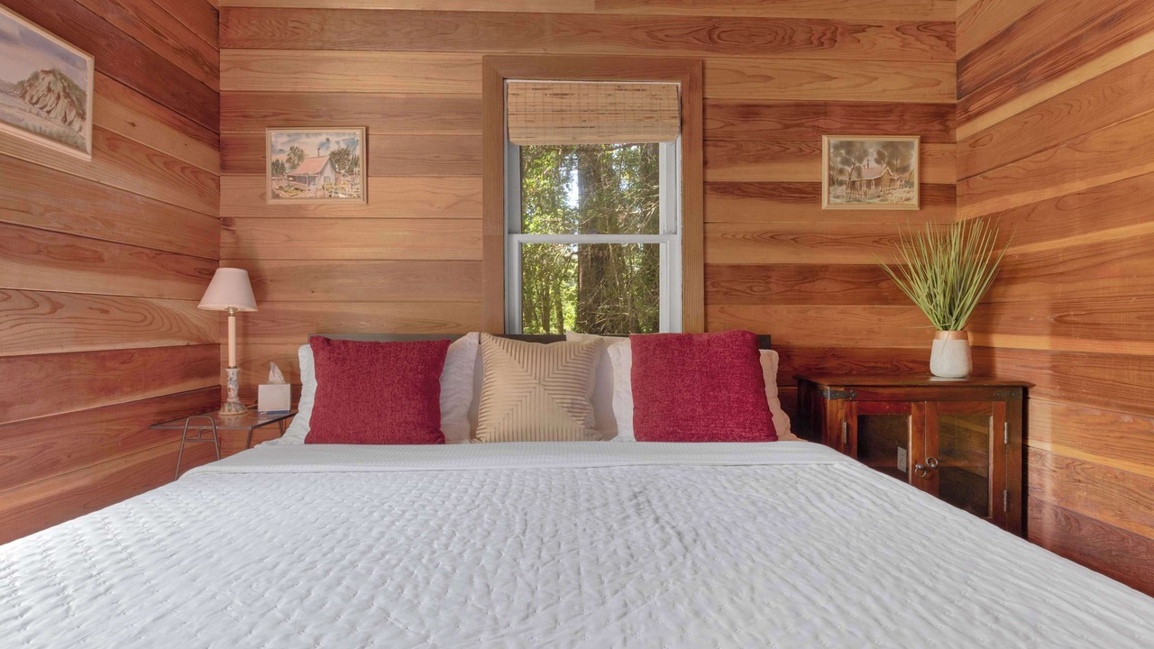 Photo of Bedroom in Guerneville