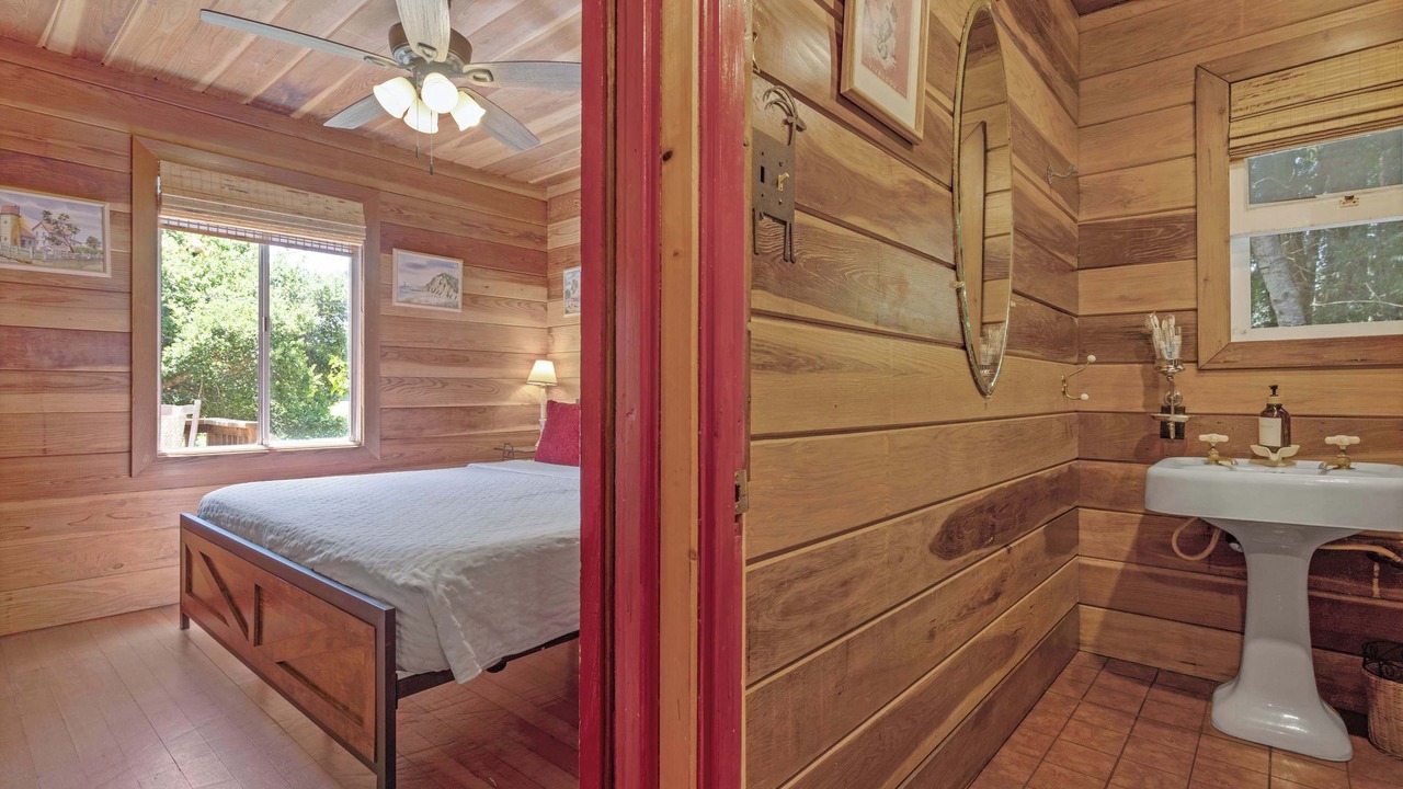 Photo of Bedroom in Guerneville