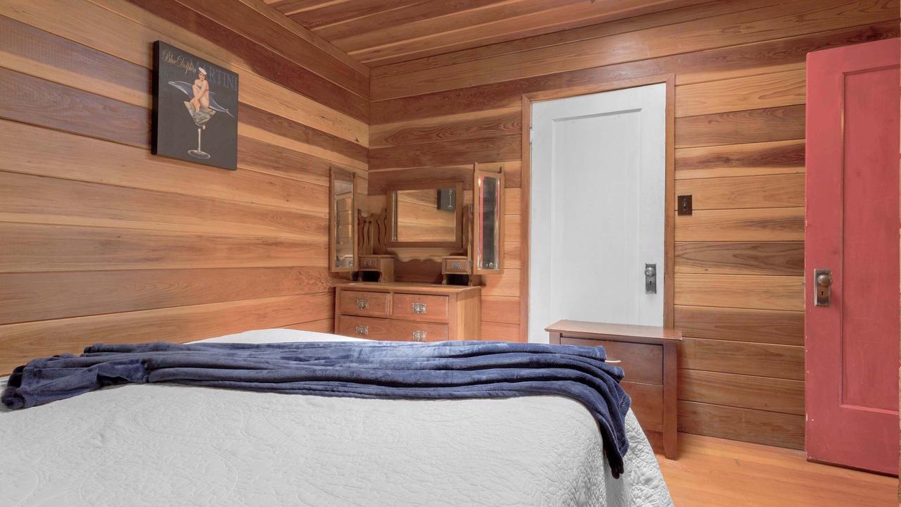 Photo of Bedroom in Guerneville