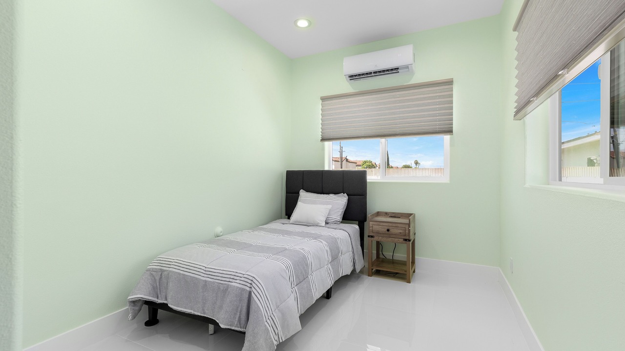 Photo of Bedroom in Midway City