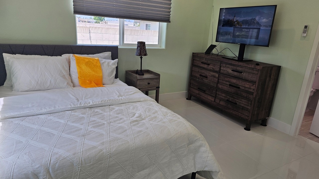 Photo of Bedroom in Midway City