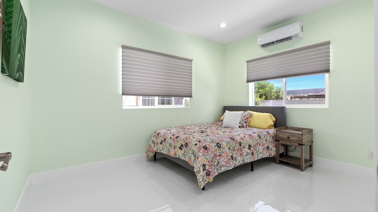 Photo of Bedroom in Midway City