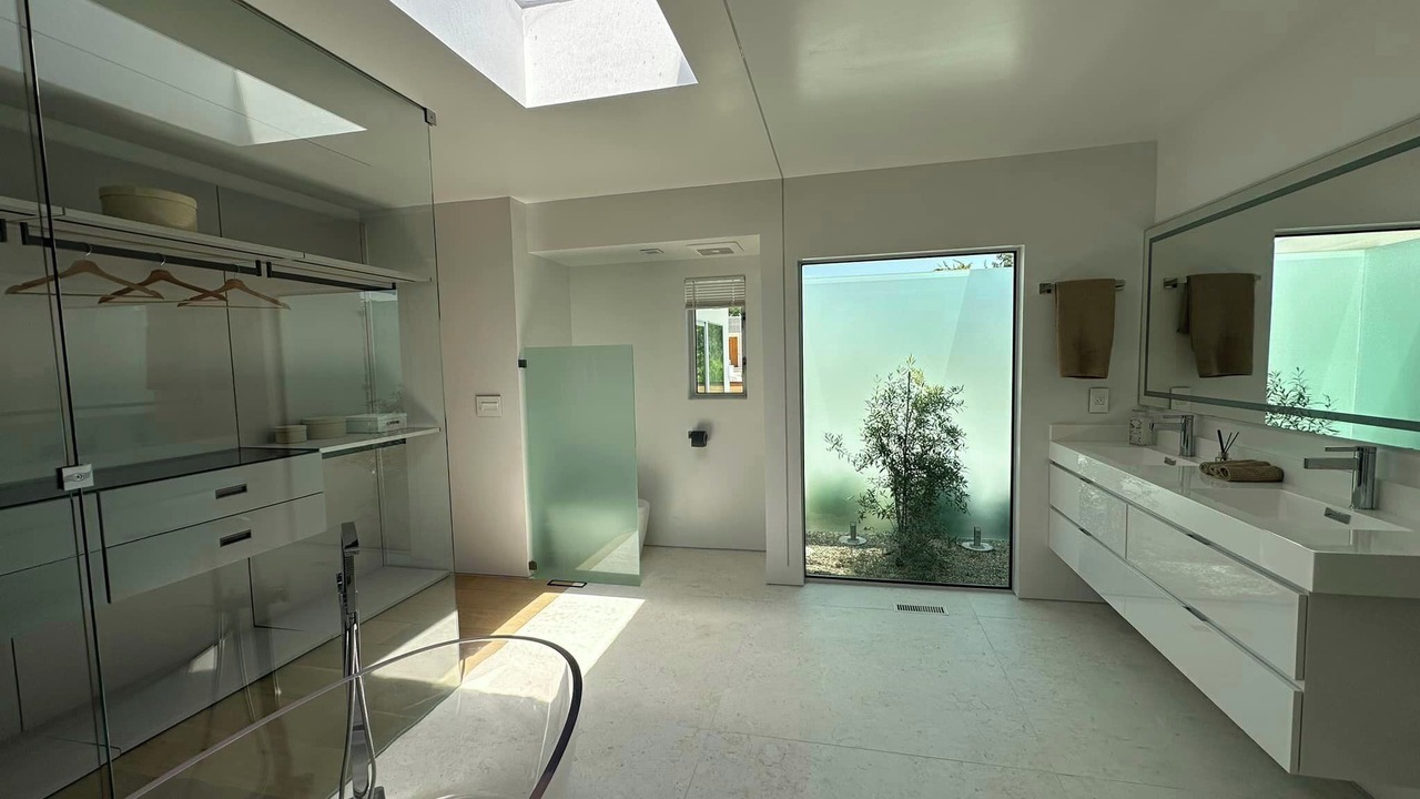 Photo of Bathroom in Encino