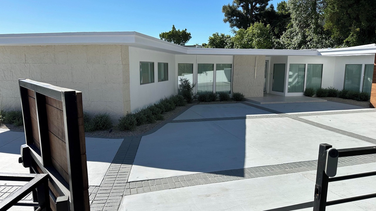 Photo of Outdoor in Encino