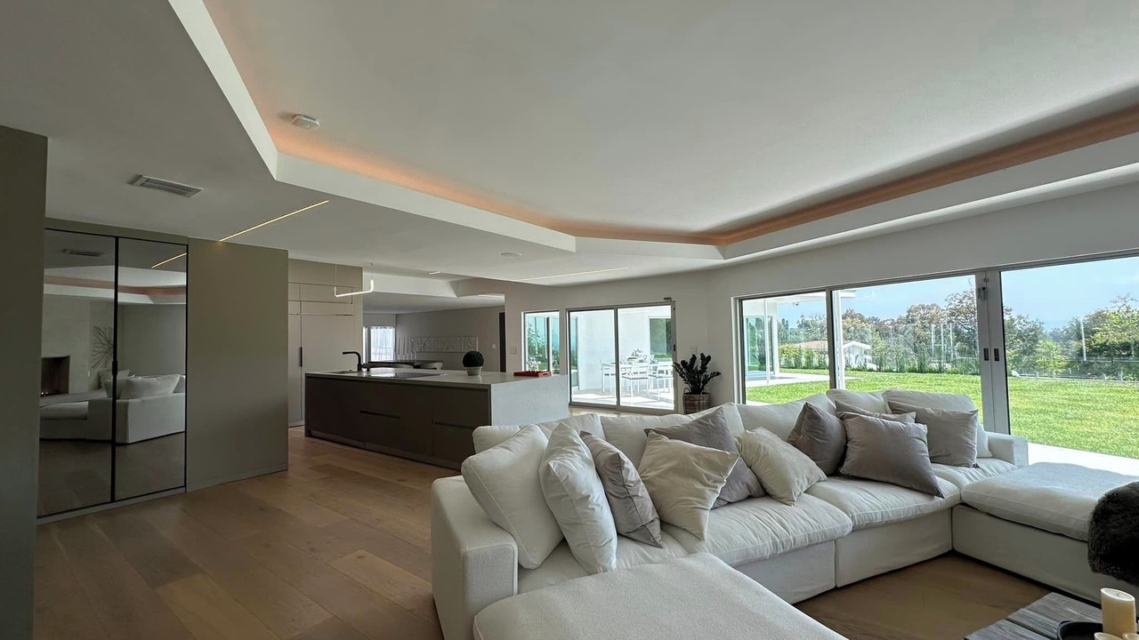 Photo of Livingroom in Encino