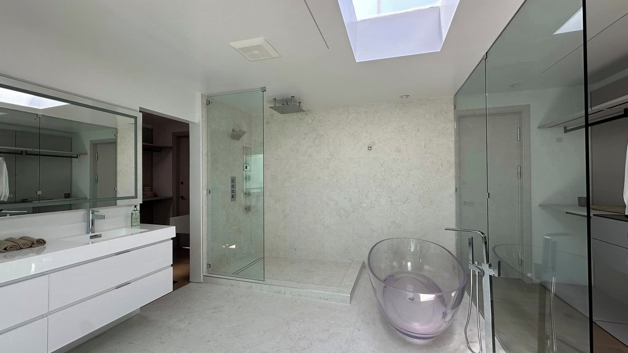 Photo of Bathroom in Encino