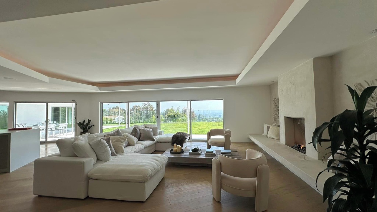 Photo of Livingroom in Encino