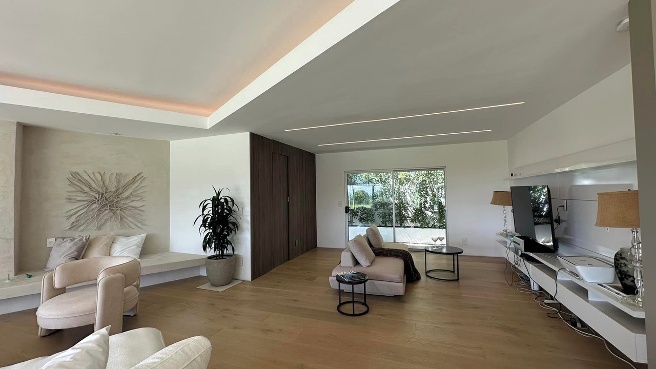 Photo of Livingroom in Encino