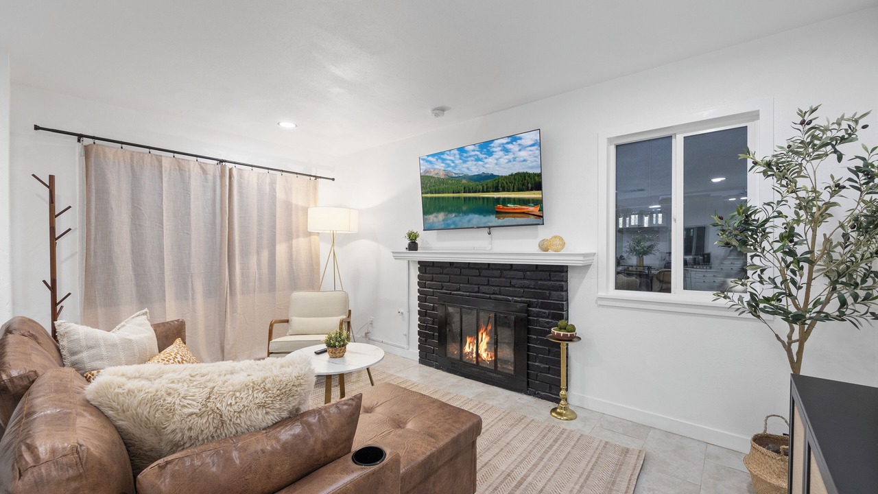 Photo of Livingroom in Midway City
