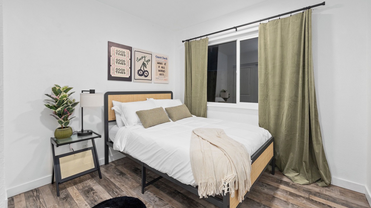 Photo of Bedroom in Midway City