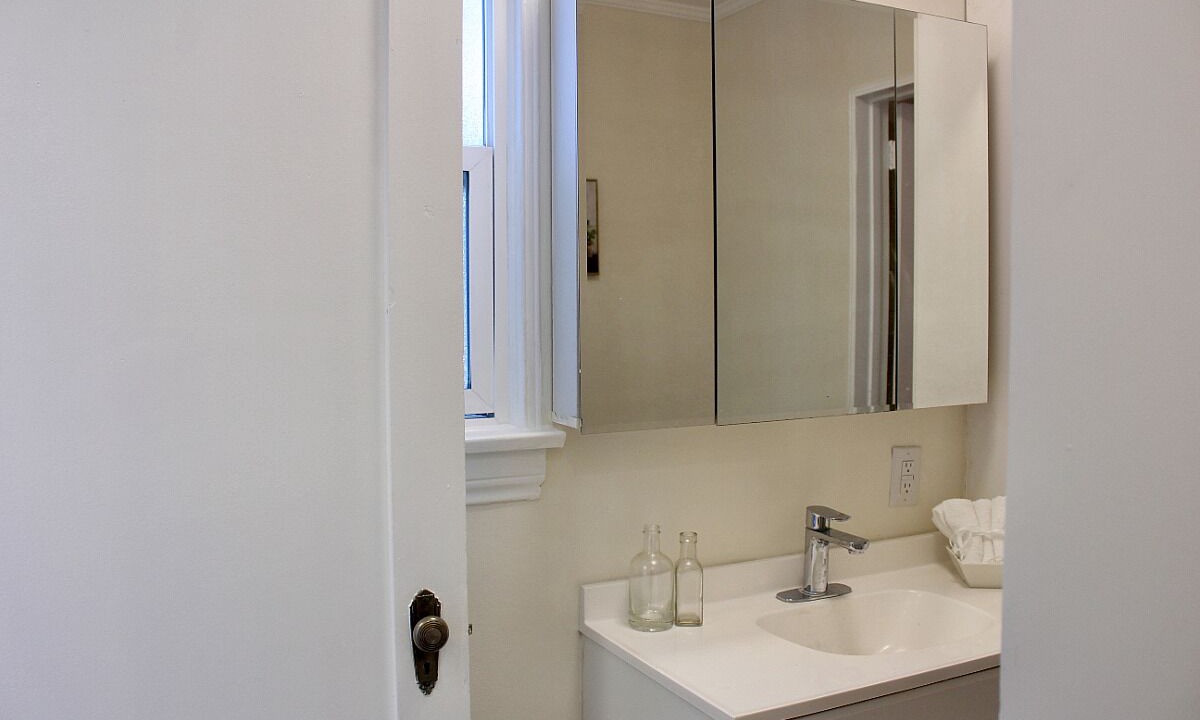 Photo of Bathroom in Mid-Wilshire