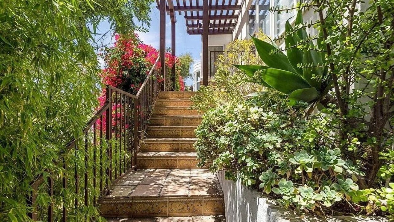 Photo of Outdoor in Mid-Wilshire