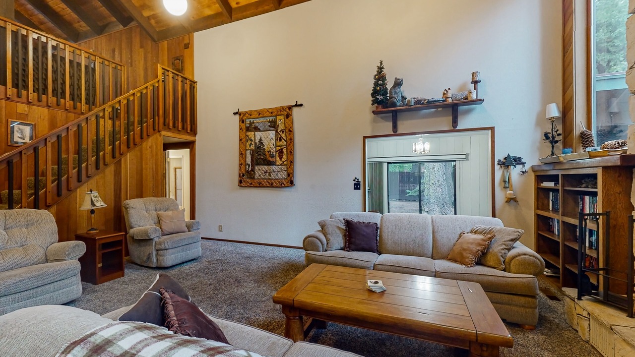 Photo of Livingroom in Shaver Lake