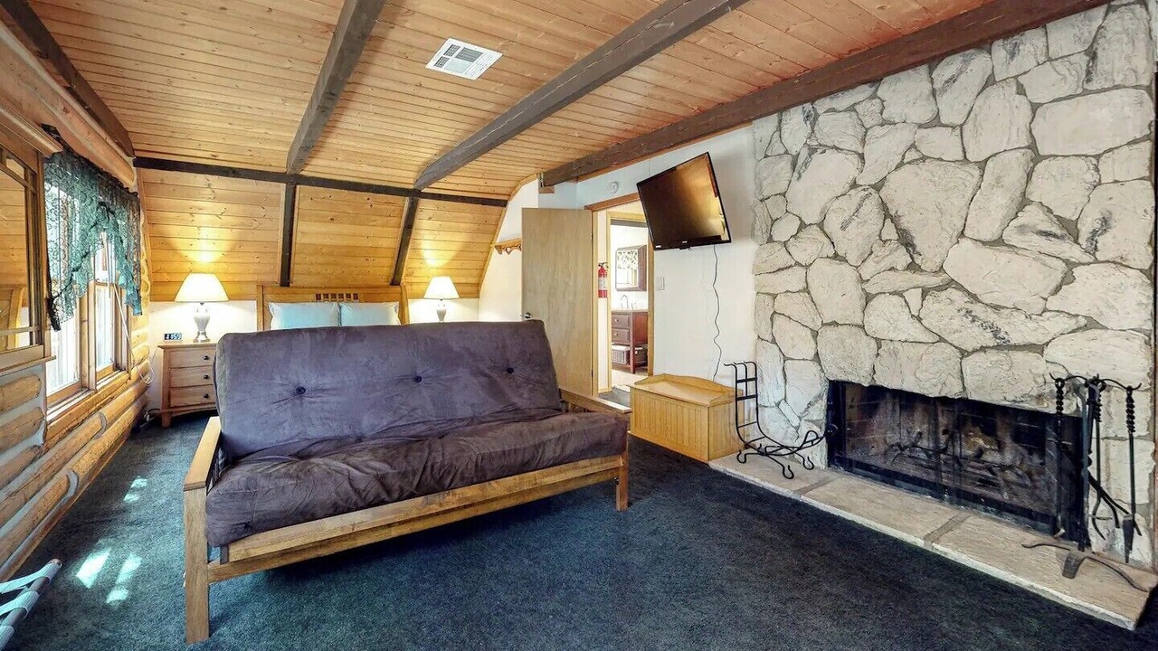 Photo of Livingroom in Running Springs