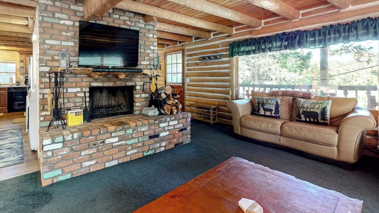 Photo of Livingroom in Running Springs